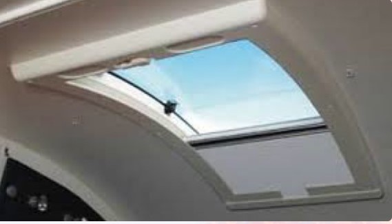 Claraboya Dometic Skyview